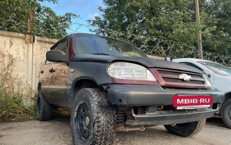 Chevrolet Niva I рестайлинг, 2004 год, 130 000 рублей, 21 фотография