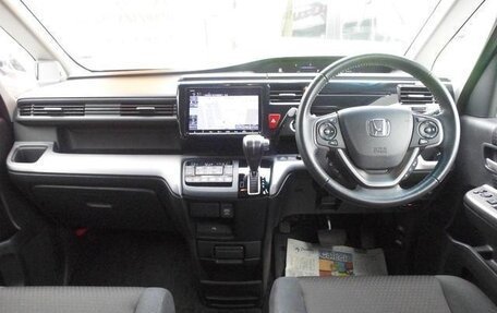 Honda Stepwgn IV, 2021 год, 2 150 000 рублей, 16 фотография