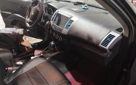 Mitsubishi Outlander III рестайлинг 3, 2011 год, 1 150 000 рублей, 10 фотография