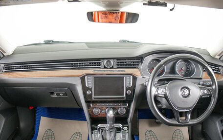 Volkswagen Passat B8 рестайлинг, 2015 год, 1 759 000 рублей, 14 фотография