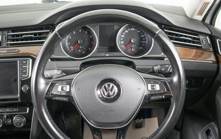 Volkswagen Passat B8 рестайлинг, 2015 год, 1 759 000 рублей, 16 фотография