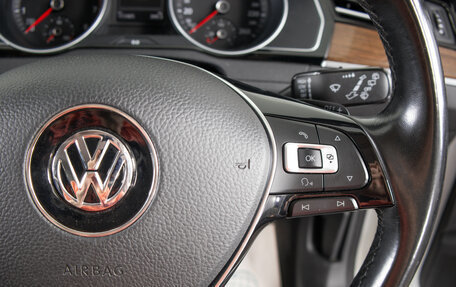 Volkswagen Passat B8 рестайлинг, 2015 год, 1 759 000 рублей, 18 фотография