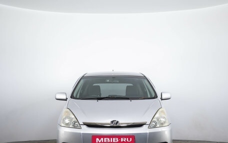 Toyota Wish II, 2005 год, 679 000 рублей, 2 фотография