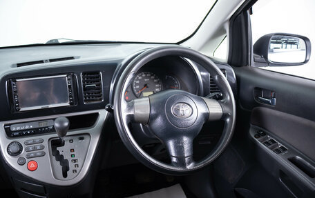 Toyota Wish II, 2005 год, 679 000 рублей, 14 фотография