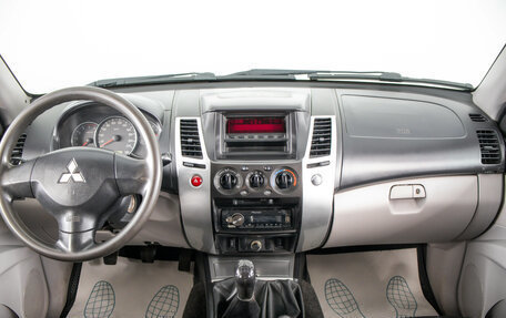 Mitsubishi Pajero Sport II рестайлинг, 2011 год, 1 499 000 рублей, 13 фотография