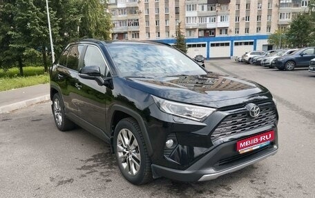 Toyota RAV4, 2021 год, 3 850 000 рублей, 1 фотография