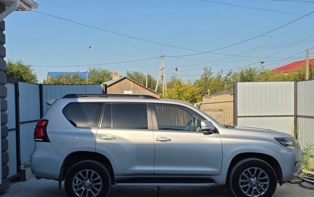 Toyota Land Cruiser Prado 150 рестайлинг 2, 2018 год, 4 750 000 рублей, 7 фотография