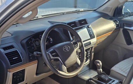 Toyota Land Cruiser Prado 150 рестайлинг 2, 2018 год, 4 750 000 рублей, 10 фотография