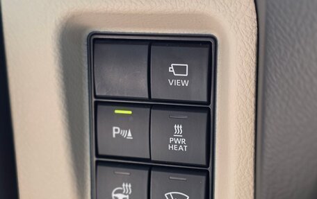 Toyota Land Cruiser Prado 150 рестайлинг 2, 2018 год, 4 750 000 рублей, 13 фотография