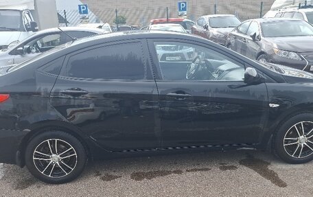 Hyundai Solaris II рестайлинг, 2013 год, 700 000 рублей, 2 фотография