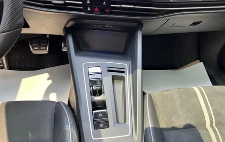 Volkswagen Golf VIII, 2023 год, 1 900 000 рублей, 11 фотография