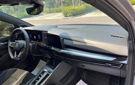 Volkswagen Golf VIII, 2023 год, 1 900 000 рублей, 9 фотография