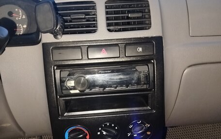 KIA Rio II, 2004 год, 215 000 рублей, 3 фотография