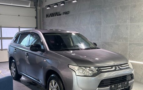 Mitsubishi Outlander III рестайлинг 3, 2013 год, 1 450 000 рублей, 2 фотография