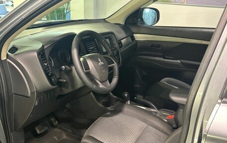 Mitsubishi Outlander III рестайлинг 3, 2013 год, 1 450 000 рублей, 13 фотография
