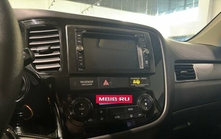 Mitsubishi Outlander III рестайлинг 3, 2013 год, 1 450 000 рублей, 17 фотография