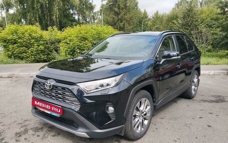Toyota RAV4, 2021 год, 3 850 000 рублей, 2 фотография