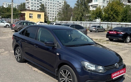 Volkswagen Polo VI (EU Market), 2011 год, 870 000 рублей, 2 фотография