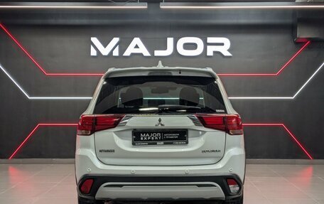 Mitsubishi Outlander III рестайлинг 3, 2018 год, 2 750 000 рублей, 3 фотография