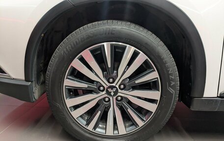 Mitsubishi Outlander III рестайлинг 3, 2018 год, 2 750 000 рублей, 17 фотография