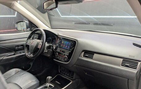 Mitsubishi Outlander III рестайлинг 3, 2018 год, 2 750 000 рублей, 20 фотография