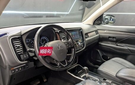 Mitsubishi Outlander III рестайлинг 3, 2018 год, 2 750 000 рублей, 10 фотография
