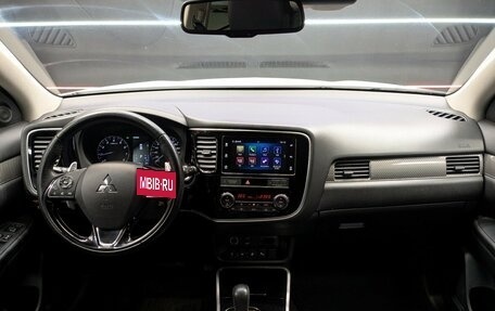 Mitsubishi Outlander III рестайлинг 3, 2018 год, 2 750 000 рублей, 22 фотография