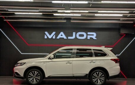 Mitsubishi Outlander III рестайлинг 3, 2018 год, 2 750 000 рублей, 27 фотография