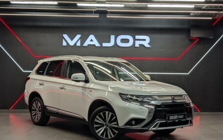Mitsubishi Outlander III рестайлинг 3, 2018 год, 2 750 000 рублей, 30 фотография