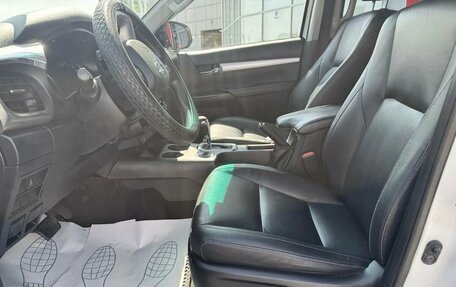 Toyota Hilux VIII, 2016 год, 2 610 000 рублей, 8 фотография