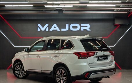 Mitsubishi Outlander III рестайлинг 3, 2018 год, 2 750 000 рублей, 26 фотография