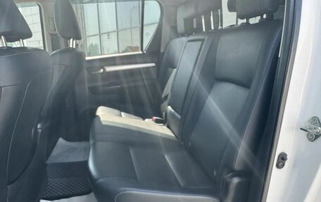 Toyota Hilux VIII, 2016 год, 2 610 000 рублей, 15 фотография