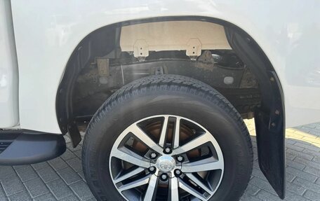 Toyota Hilux VIII, 2016 год, 2 610 000 рублей, 13 фотография