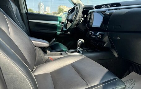 Toyota Hilux VIII, 2016 год, 2 610 000 рублей, 16 фотография