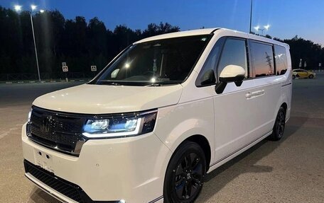 Honda Stepwgn, 2022 год, 2 500 000 рублей, 1 фотография