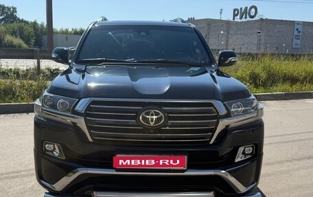 Toyota Land Cruiser 200, 2017 год, 6 900 000 рублей, 1 фотография