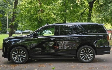 Cadillac Escalade V, 2022 год, 15 000 000 рублей, 2 фотография