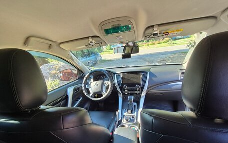 Mitsubishi Pajero Sport III рестайлинг, 2017 год, 2 800 000 рублей, 6 фотография