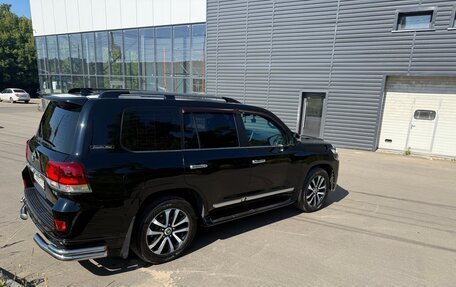 Toyota Land Cruiser 200, 2017 год, 6 900 000 рублей, 4 фотография