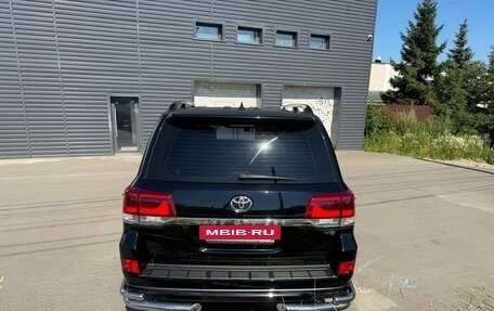 Toyota Land Cruiser 200, 2017 год, 6 900 000 рублей, 5 фотография