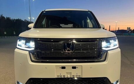 Honda Stepwgn, 2022 год, 2 500 000 рублей, 2 фотография