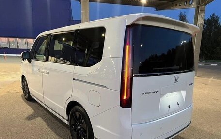 Honda Stepwgn, 2022 год, 2 500 000 рублей, 4 фотография
