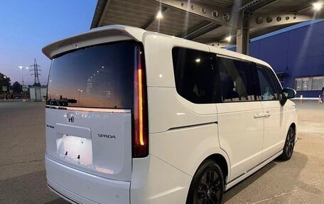 Honda Stepwgn, 2022 год, 2 500 000 рублей, 5 фотография