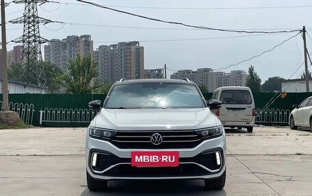Volkswagen T-Roc I, 2022 год, 1 850 000 рублей, 2 фотография