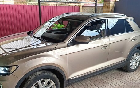 Volkswagen T-Roc I, 2020 год, 2 350 000 рублей, 2 фотография