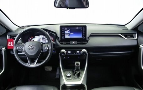Toyota RAV4, 2021 год, 3 150 000 рублей, 12 фотография