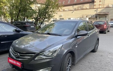 Hyundai Solaris II рестайлинг, 2015 год, 1 100 000 рублей, 1 фотография