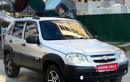 Chevrolet Niva I рестайлинг, 2011 год, 545 000 рублей, 2 фотография