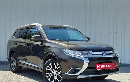 Mitsubishi Outlander III рестайлинг 3, 2018 год, 1 849 000 рублей, 2 фотография