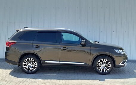 Mitsubishi Outlander III рестайлинг 3, 2018 год, 1 849 000 рублей, 8 фотография